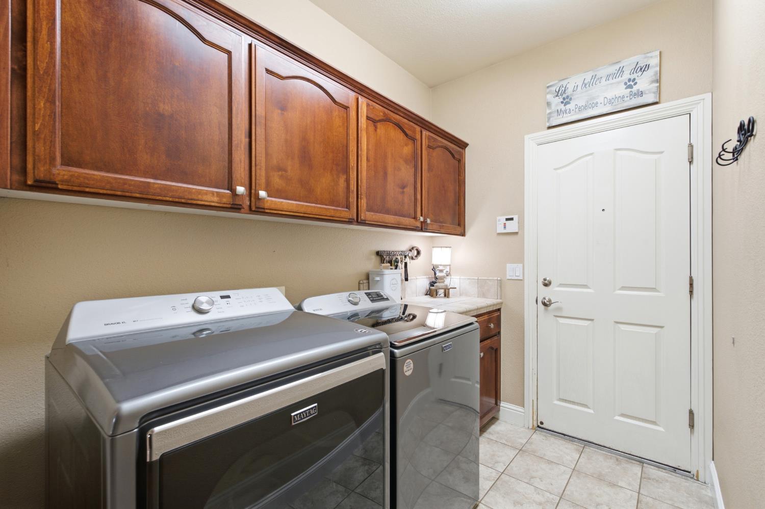 1980 Academy Ave, Tulare, CA 93274