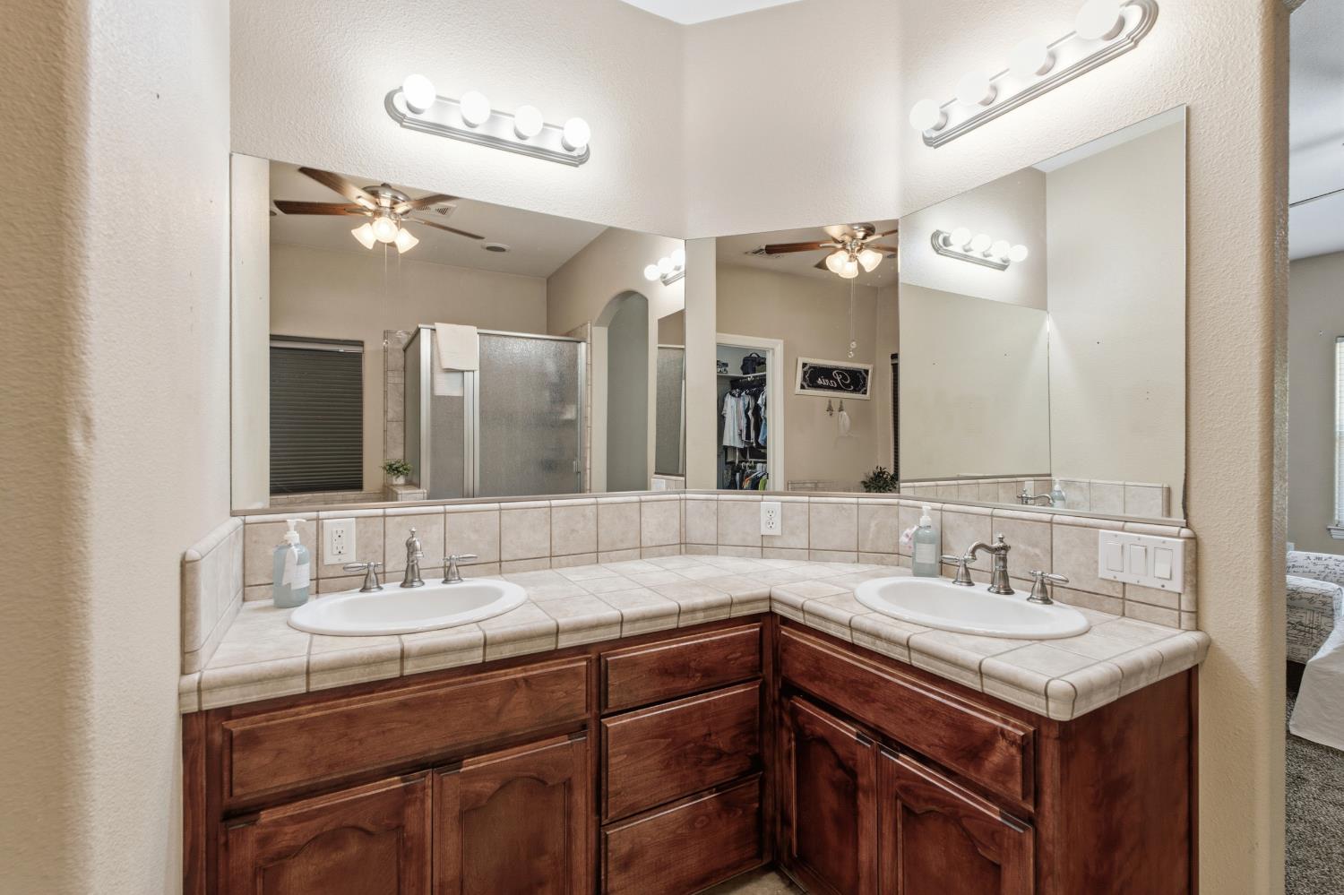 1980 Academy Ave, Tulare, CA 93274