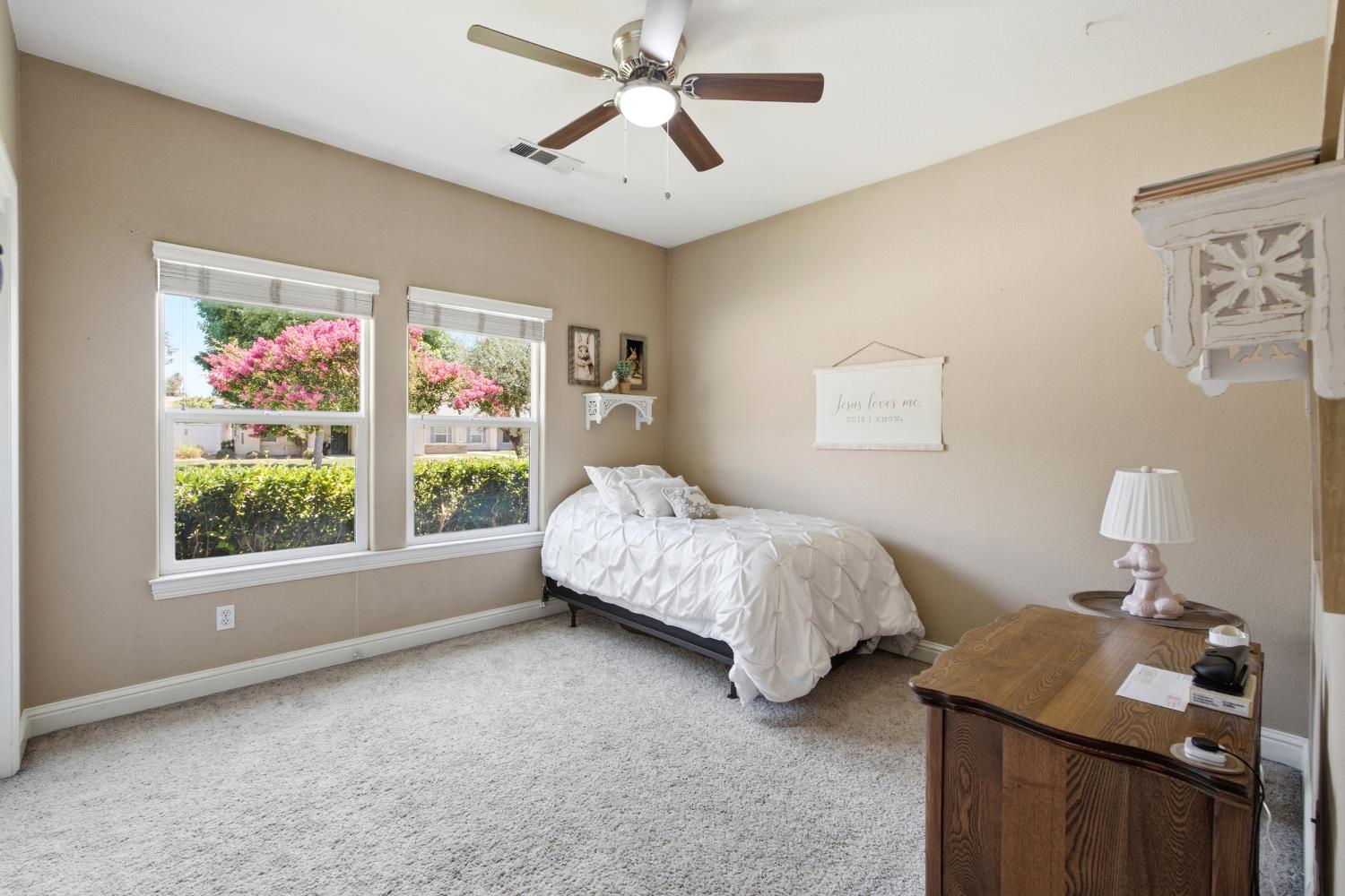 1980 Academy Ave, Tulare, CA 93274