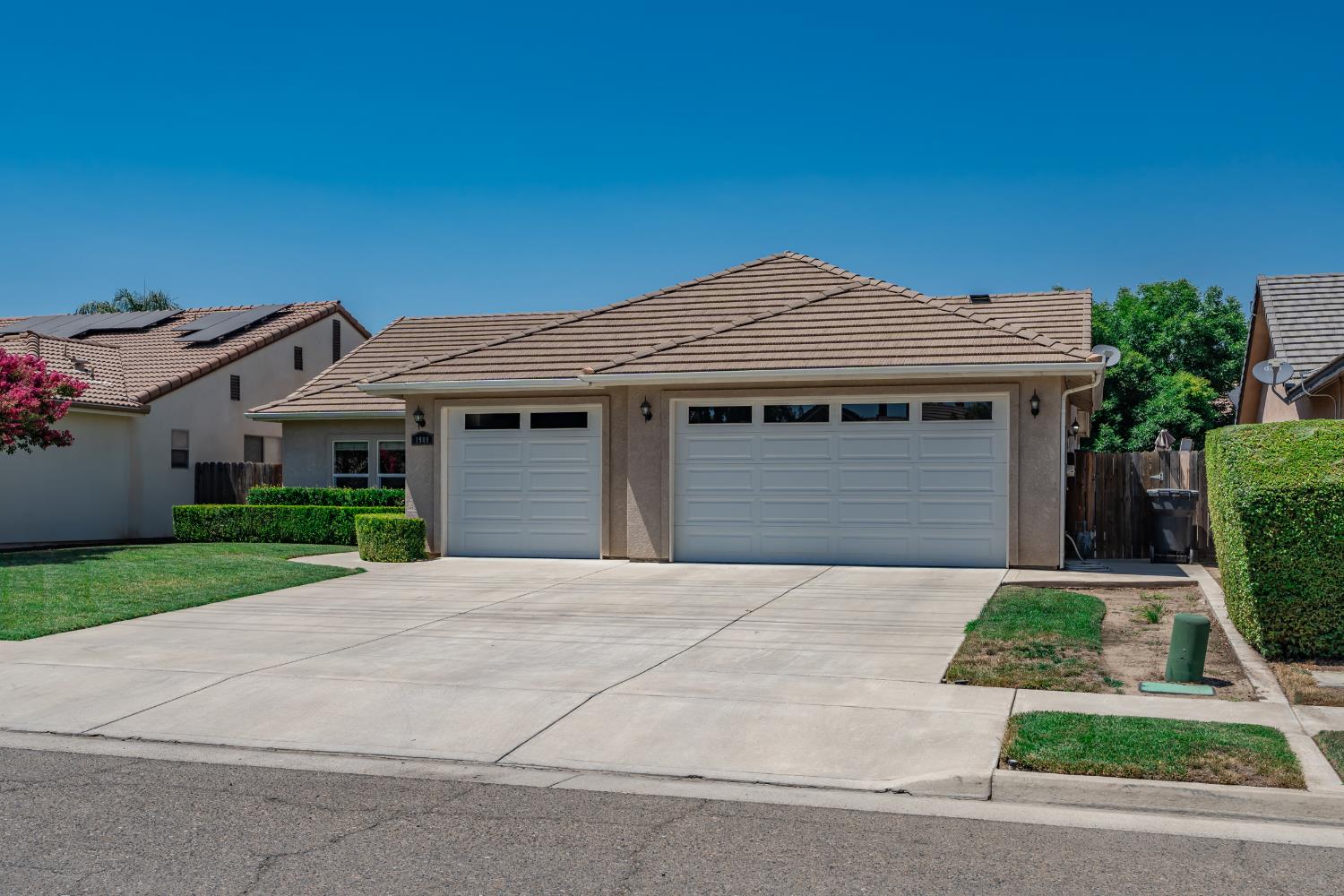1980 Academy Ave, Tulare, CA 93274