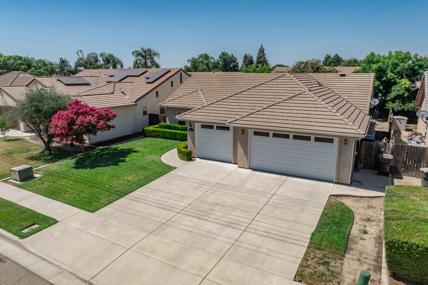 1980 Academy Ave, Tulare, CA 93274