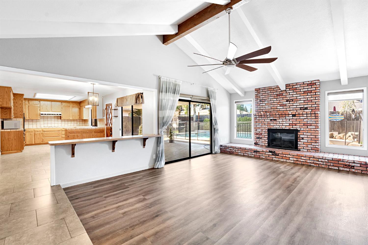1661 E Fallbrook Ave, Fresno, CA 93720