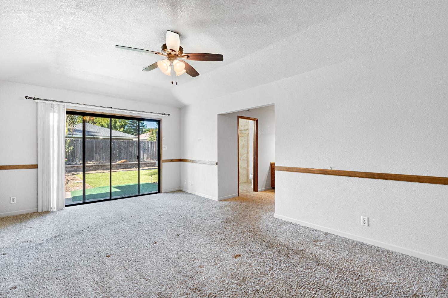 1661 E Fallbrook Ave, Fresno, CA 93720
