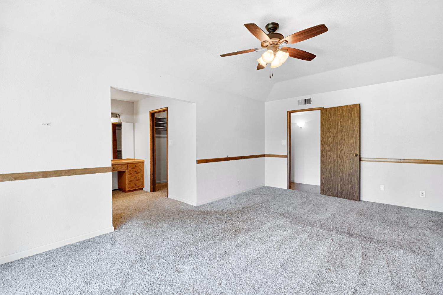 1661 E Fallbrook Ave, Fresno, CA 93720