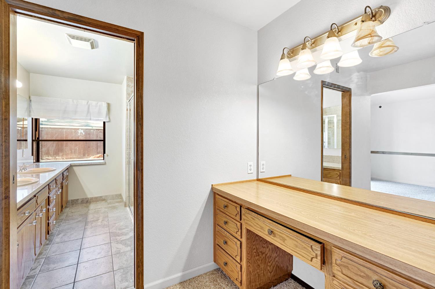 1661 E Fallbrook Ave, Fresno, CA 93720