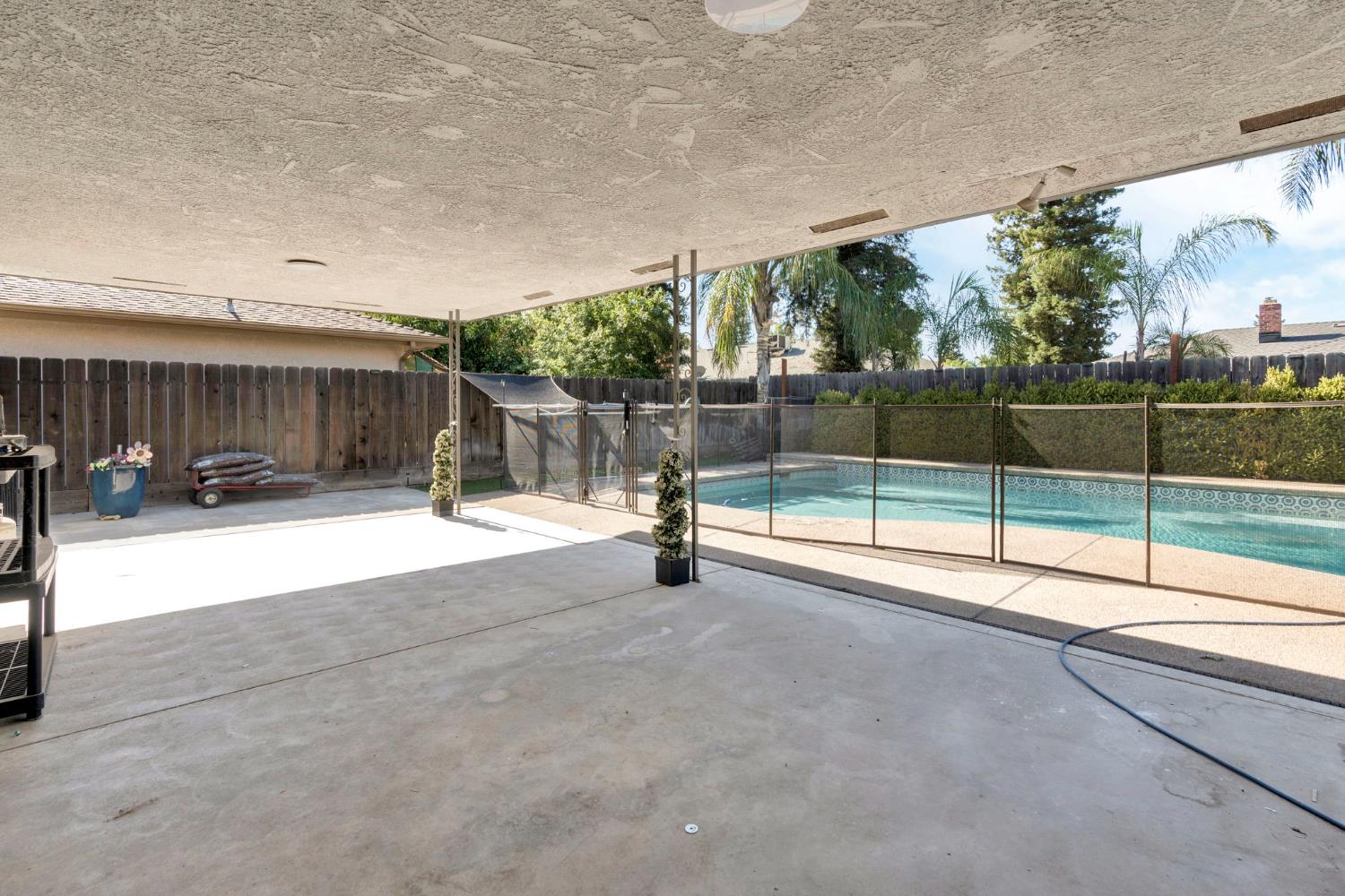 1661 E Fallbrook Ave, Fresno, CA 93720