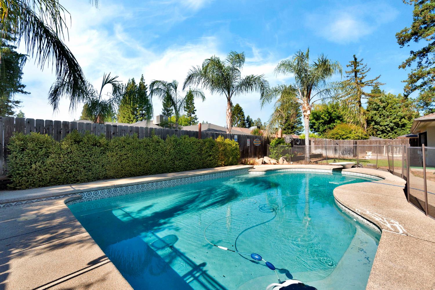 1661 E Fallbrook Ave, Fresno, CA 93720