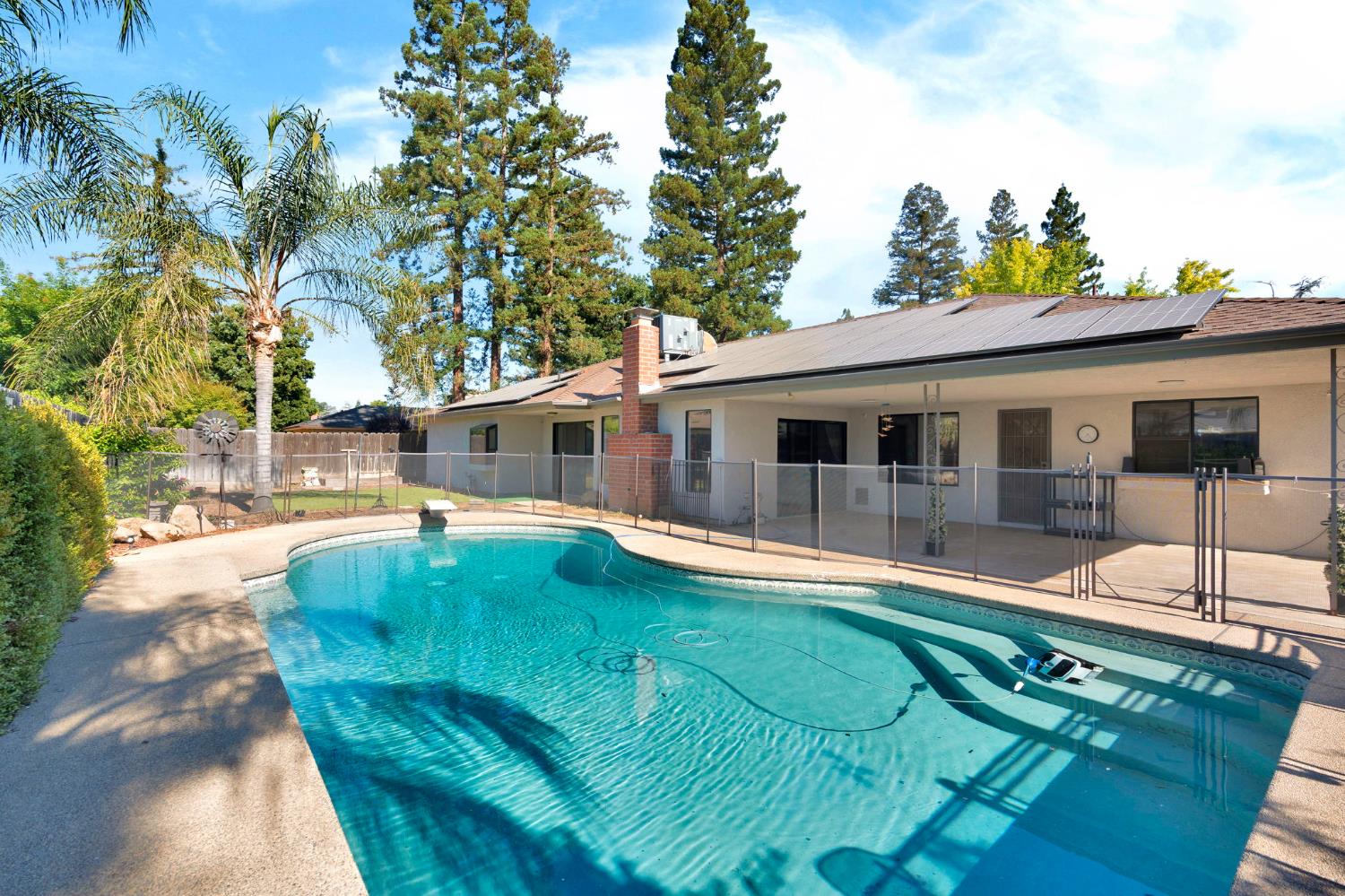 1661 E Fallbrook Ave, Fresno, CA 93720