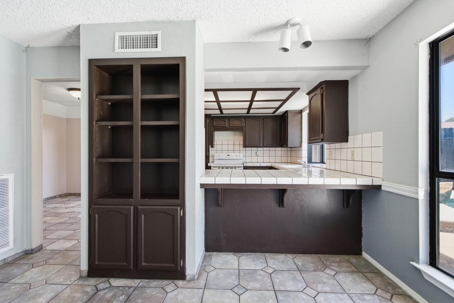 1335 Ramona Ave, Clovis, CA 93612