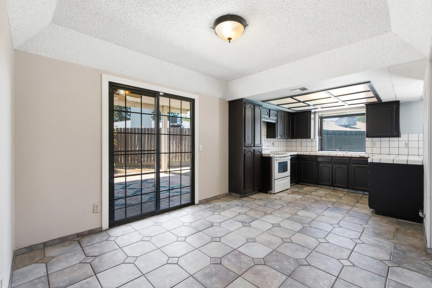 1335 Ramona Ave, Clovis, CA 93612