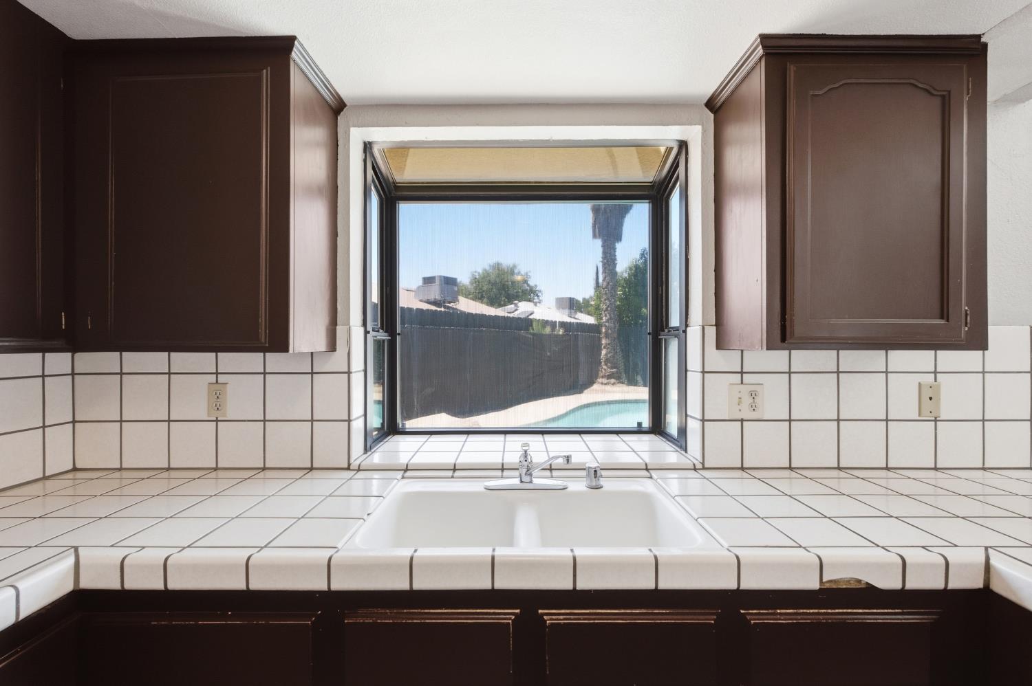 1335 Ramona Ave, Clovis, CA 93612