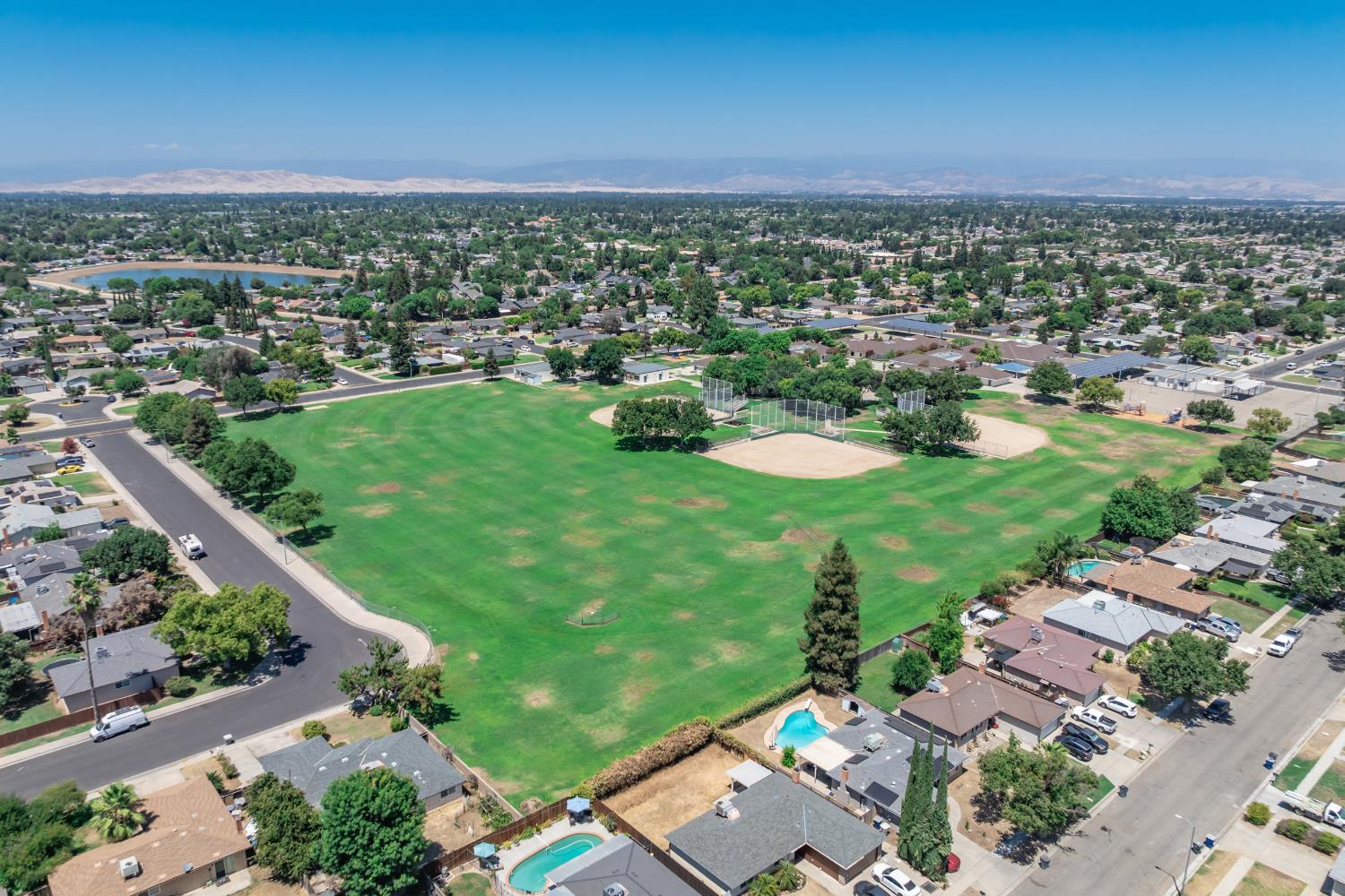 1335 Ramona Ave, Clovis, CA 93612