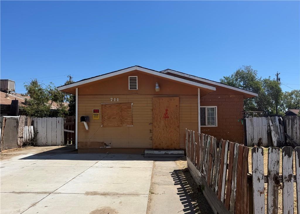 711 S G, Madera, CA 93637
