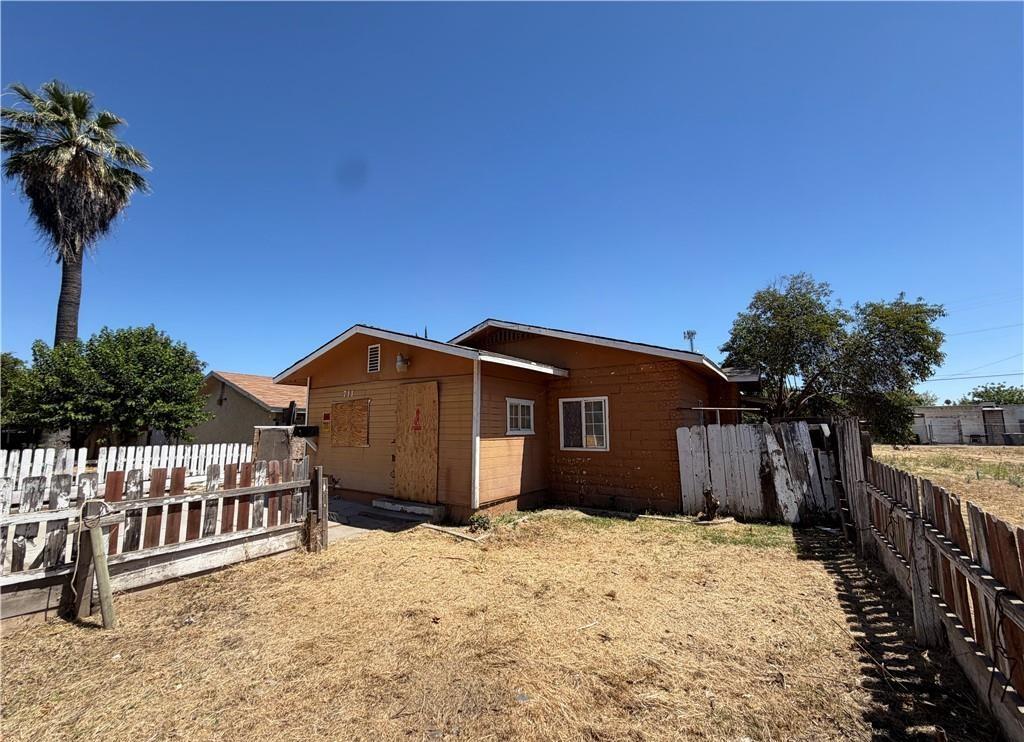 711 S G, Madera, CA 93637
