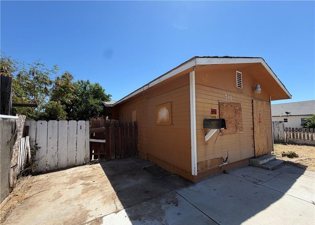 711 S G, Madera, CA 93637