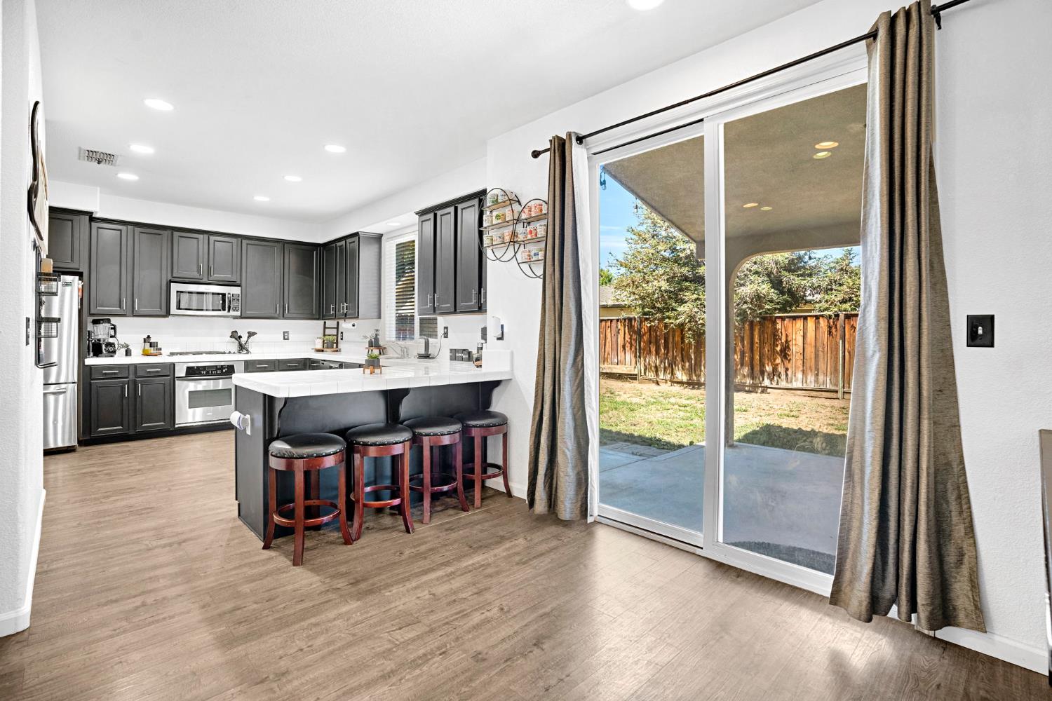 967 Papaya St, Madera, CA 93638