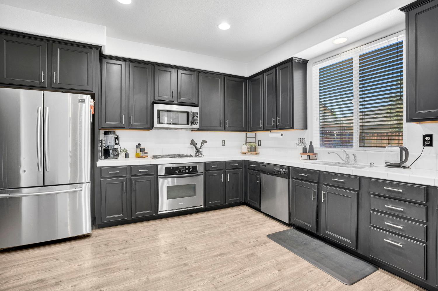 967 Papaya St, Madera, CA 93638