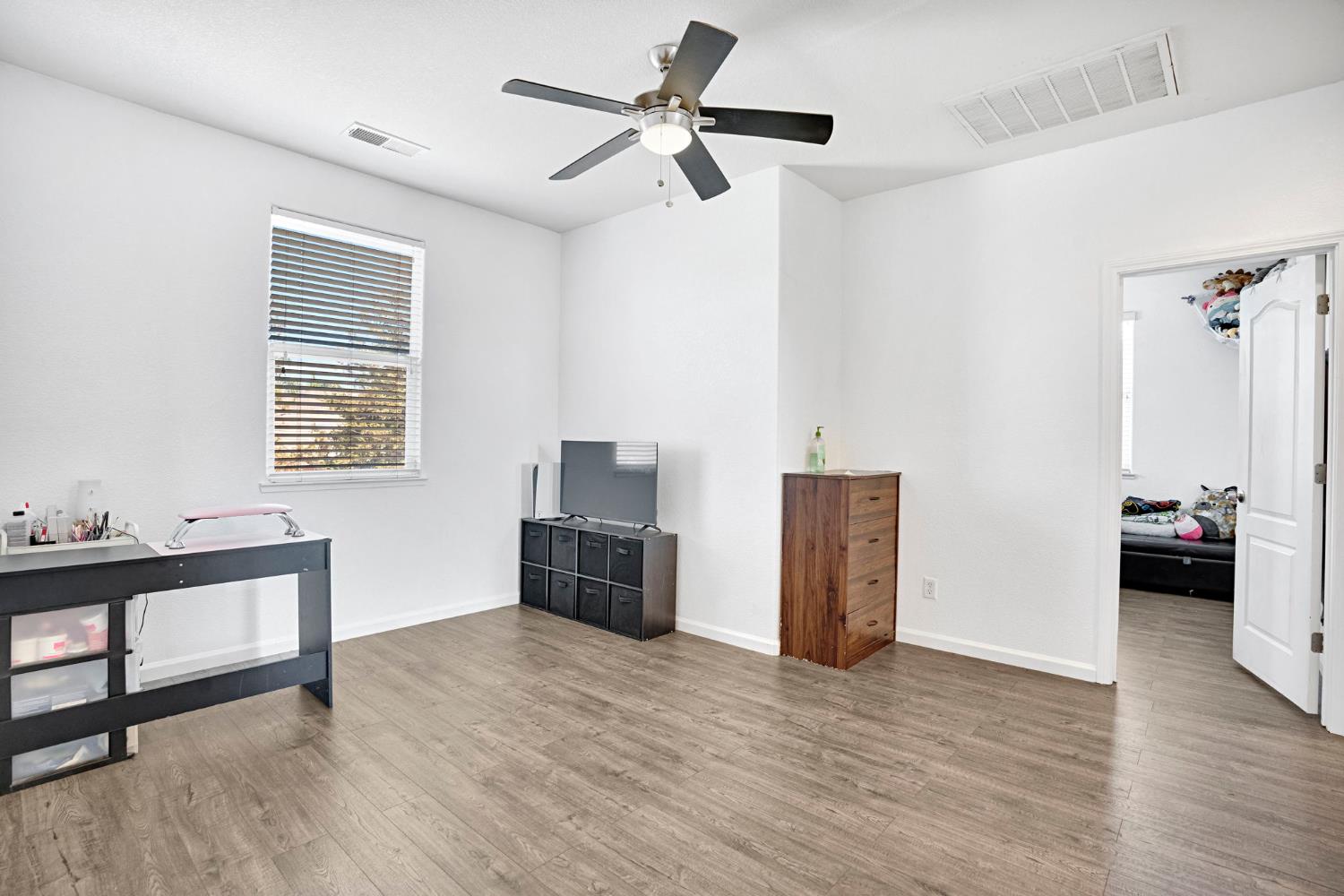 967 Papaya St, Madera, CA 93638