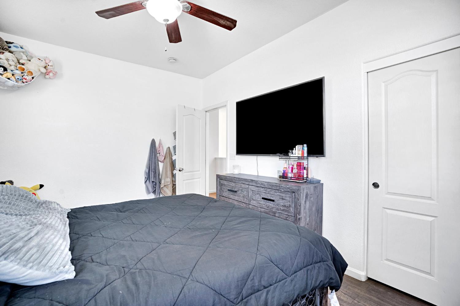 967 Papaya St, Madera, CA 93638