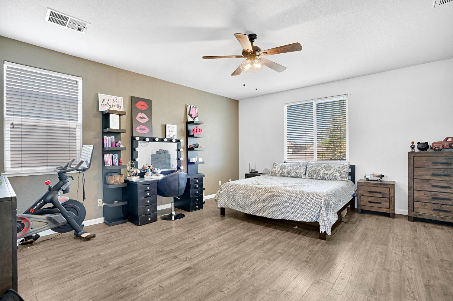 967 Papaya St, Madera, CA 93638