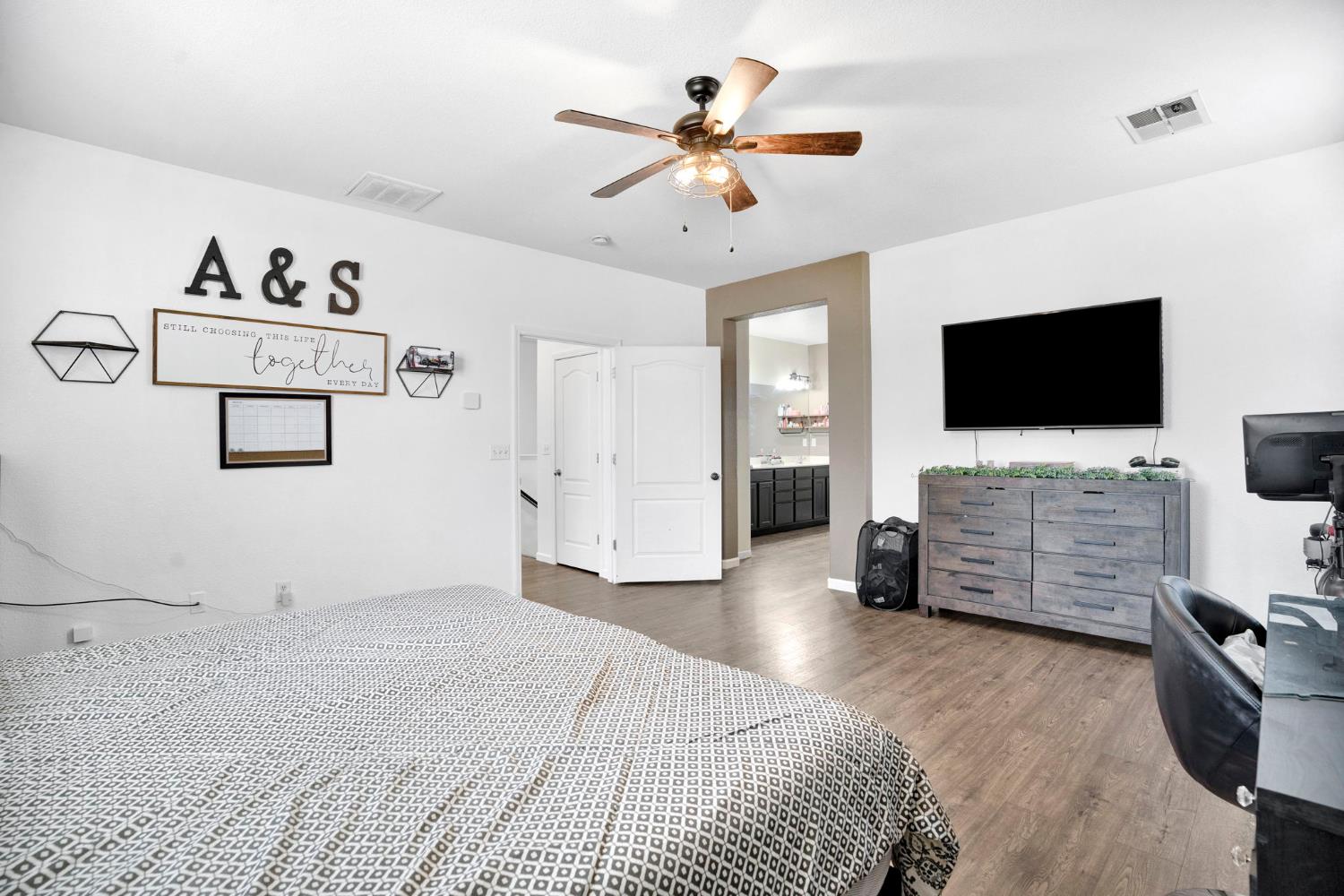 967 Papaya St, Madera, CA 93638