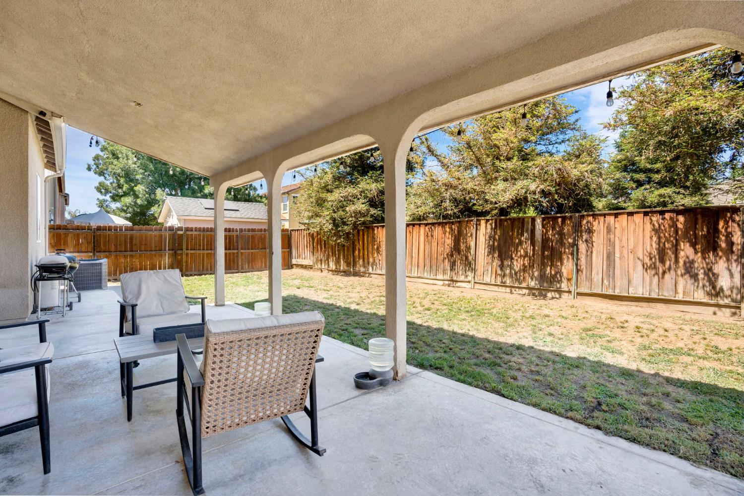 967 Papaya St, Madera, CA 93638