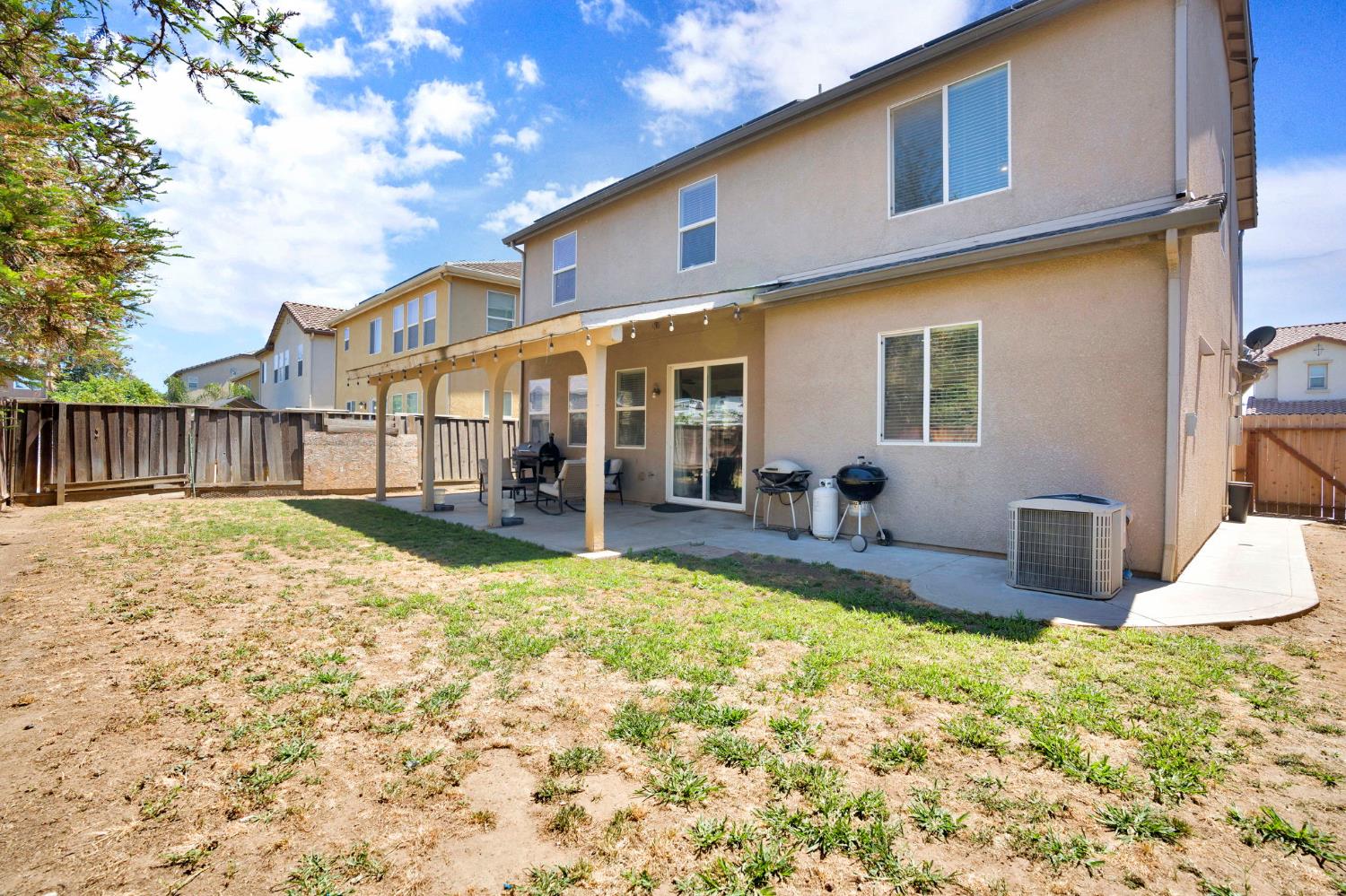 967 Papaya St, Madera, CA 93638