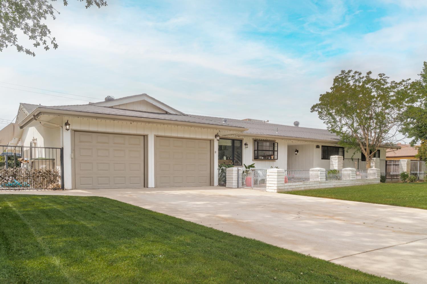 5739 N Pleasant Ave, Fresno, CA 93711