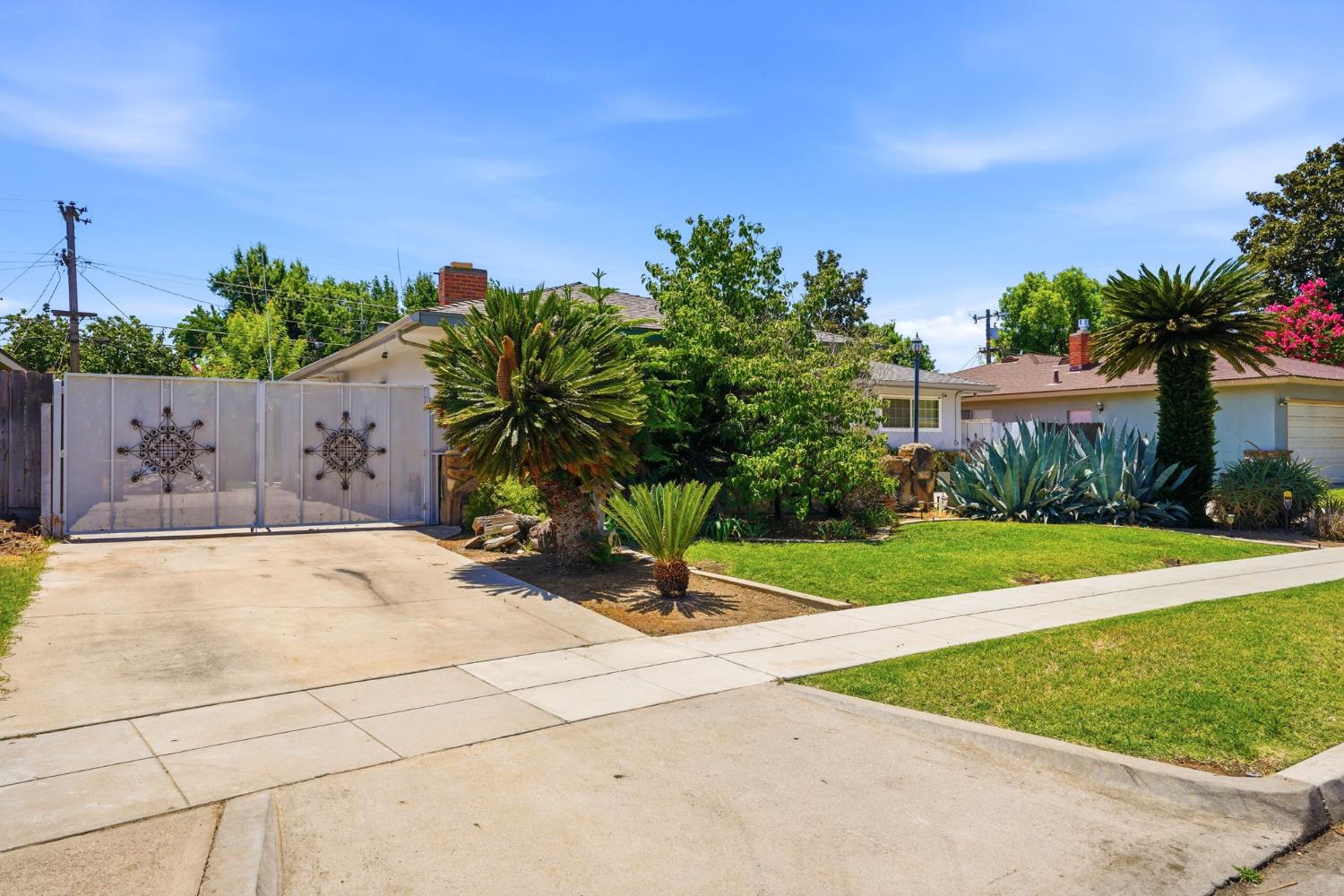 3356 E Pontiac Way, Fresno, CA 93726