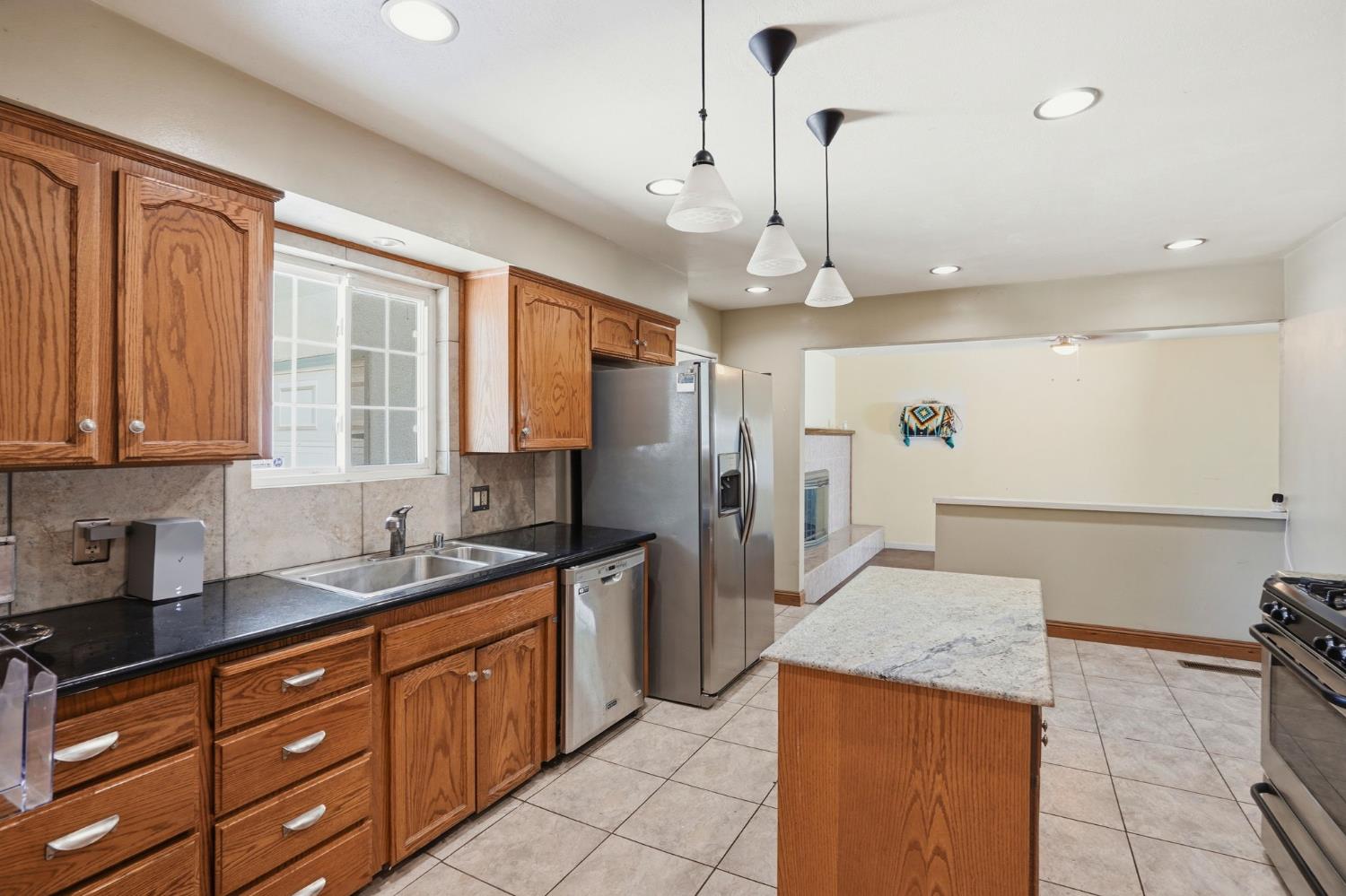 3356 E Pontiac Way, Fresno, CA 93726