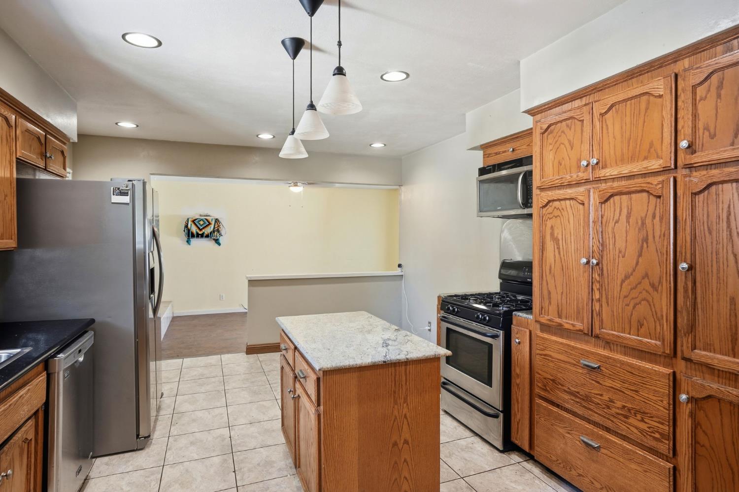 3356 E Pontiac Way, Fresno, CA 93726