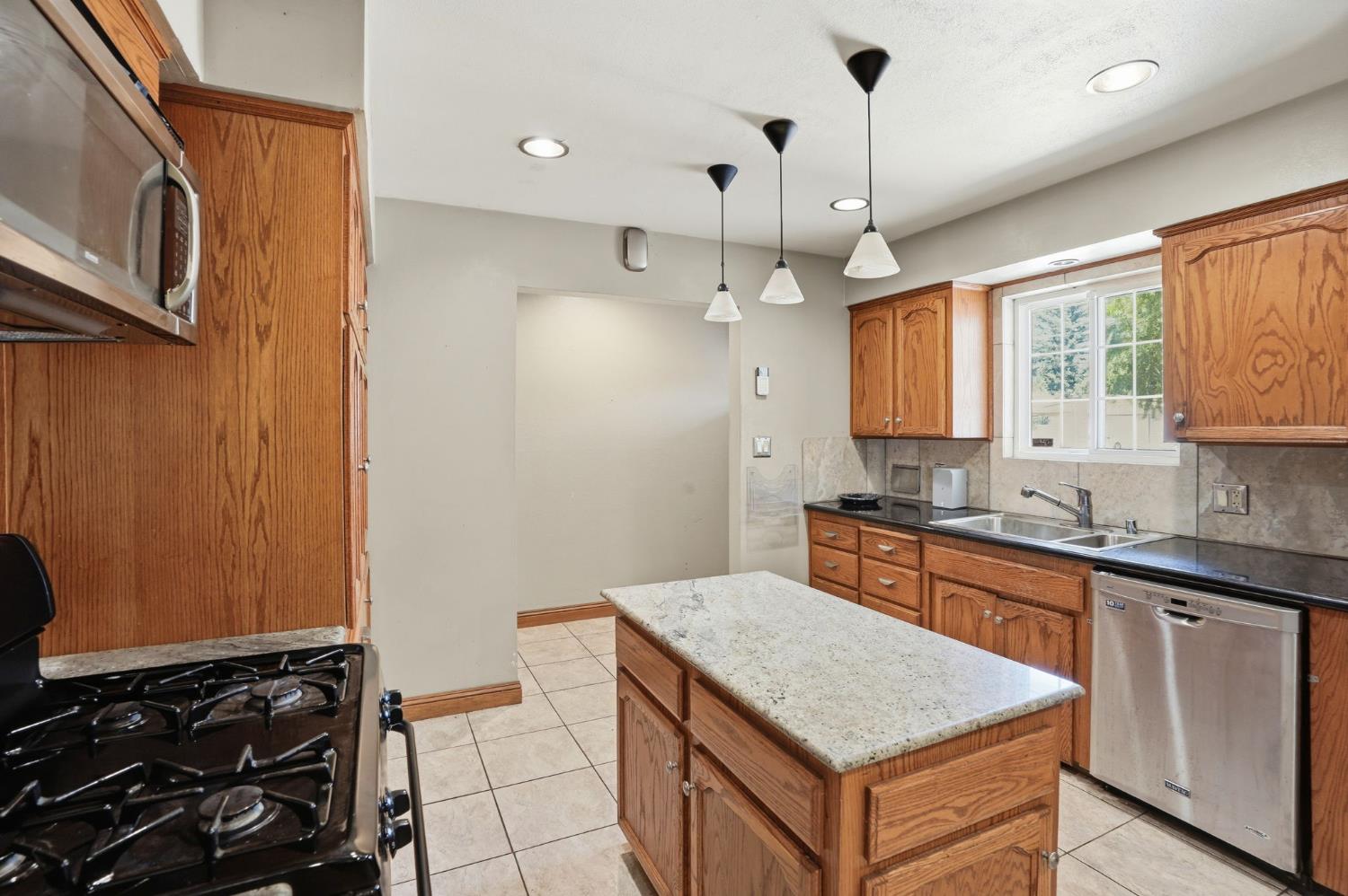 3356 E Pontiac Way, Fresno, CA 93726