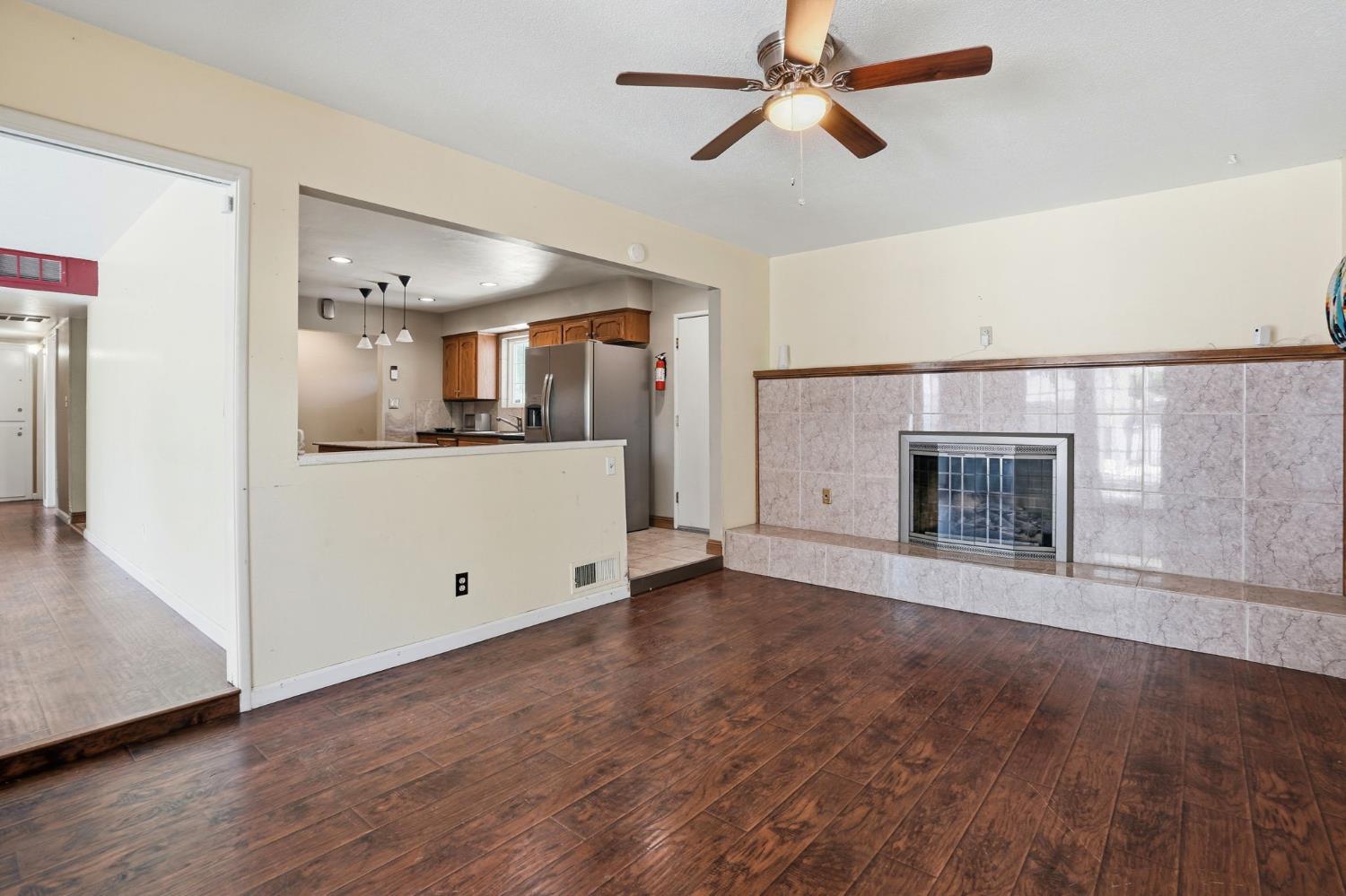 3356 E Pontiac Way, Fresno, CA 93726