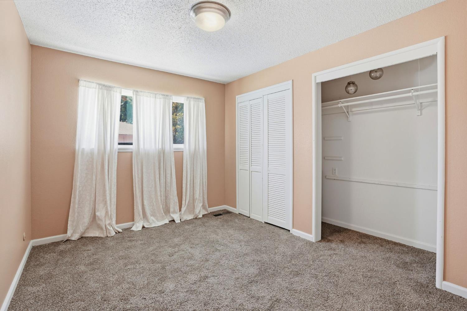 3356 E Pontiac Way, Fresno, CA 93726