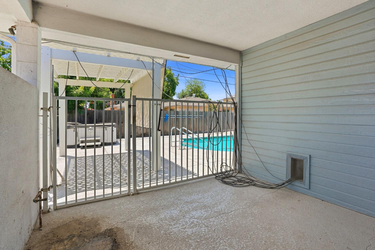 3356 E Pontiac Way, Fresno, CA 93726