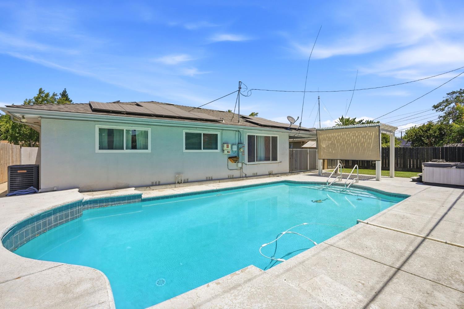 3356 E Pontiac Way, Fresno, CA 93726