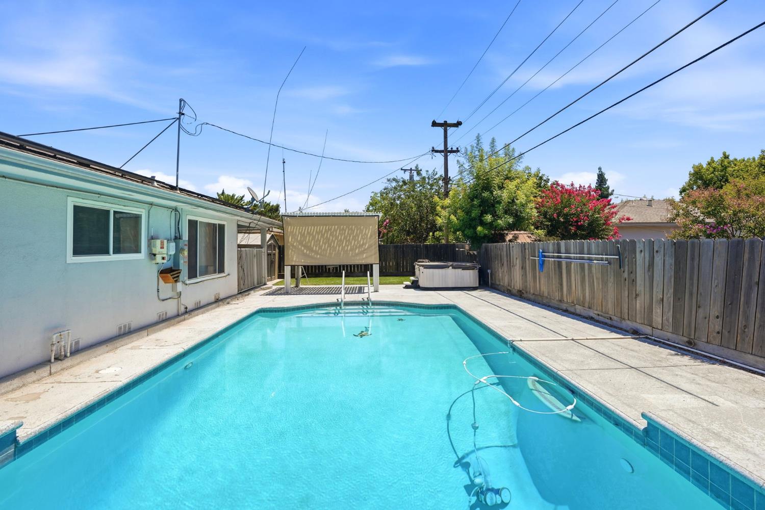 3356 E Pontiac Way, Fresno, CA 93726