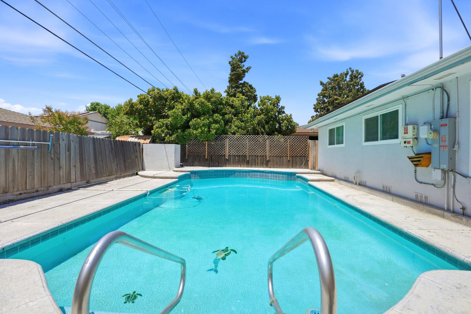 3356 E Pontiac Way, Fresno, CA 93726