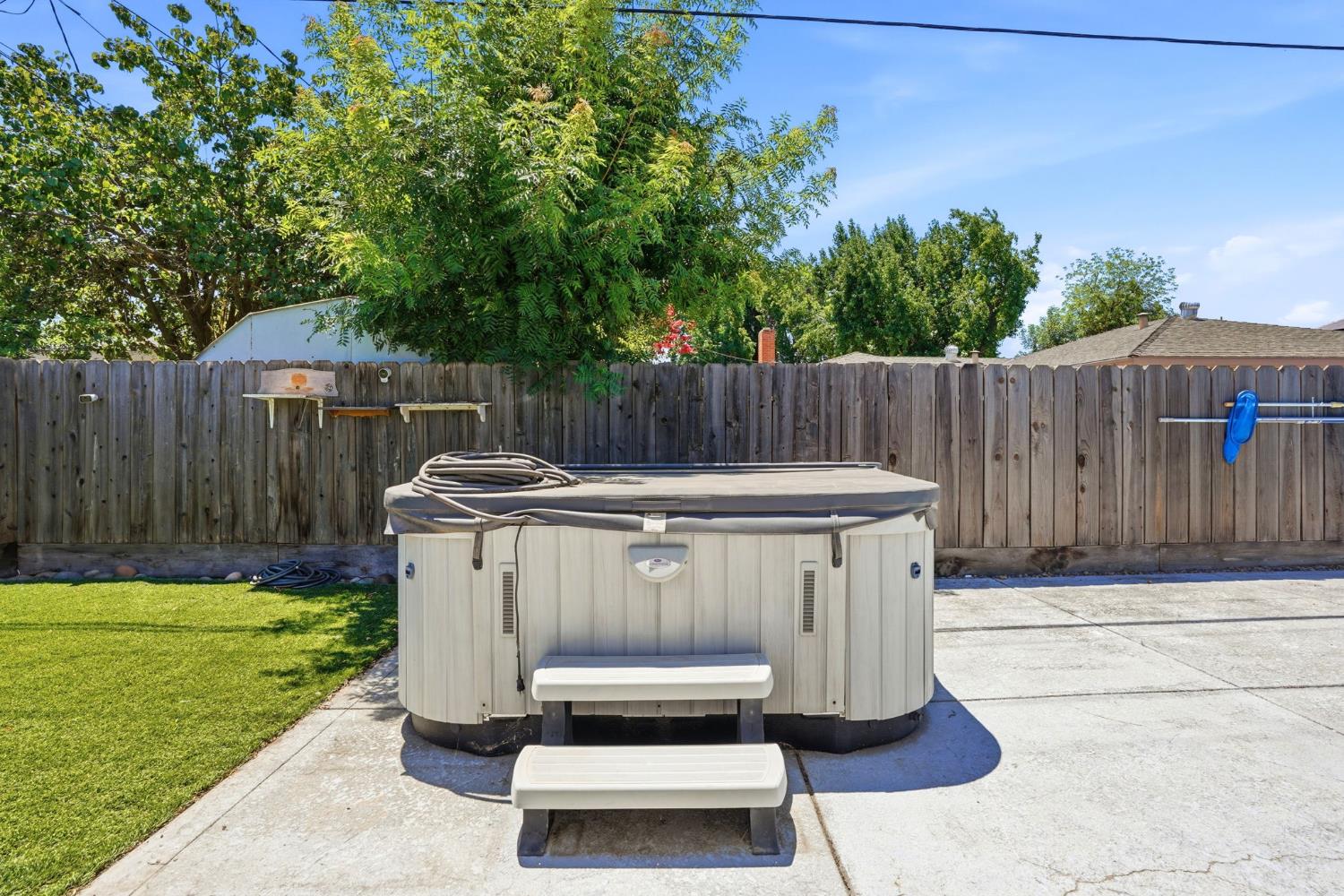 3356 E Pontiac Way, Fresno, CA 93726