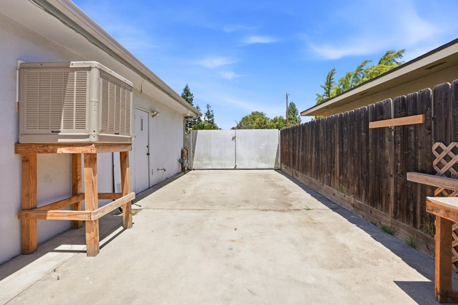 3356 E Pontiac Way, Fresno, CA 93726