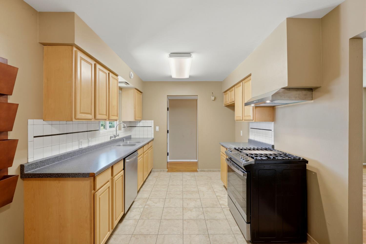 313 N 2Nd St, Fowler, CA 93625