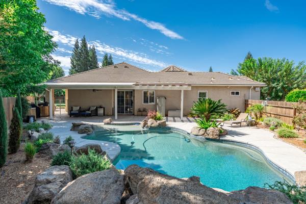 1697 N Jasmine Ave, Clovis, CA 93619