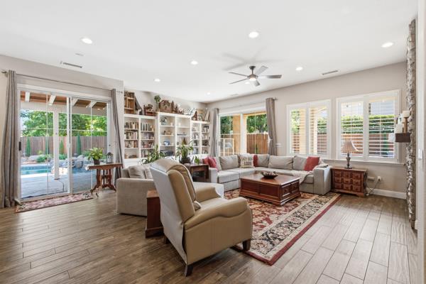 1697 N Jasmine Ave, Clovis, CA 93619