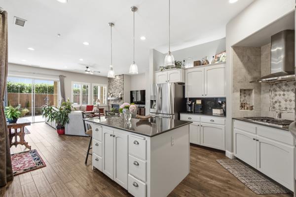 1697 N Jasmine Ave, Clovis, CA 93619