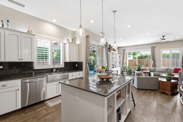 1697 N Jasmine Ave, Clovis, CA 93619
