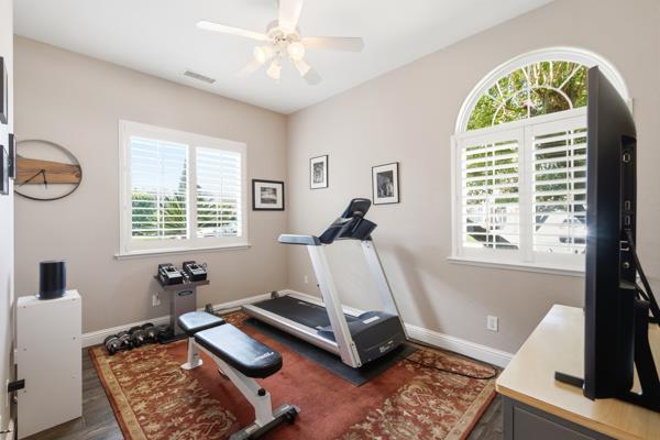 1697 N Jasmine Ave, Clovis, CA 93619