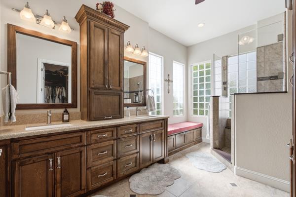 1697 N Jasmine Ave, Clovis, CA 93619