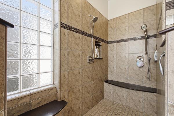 1697 N Jasmine Ave, Clovis, CA 93619