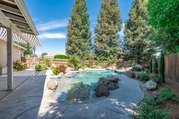 1697 N Jasmine Ave, Clovis, CA 93619
