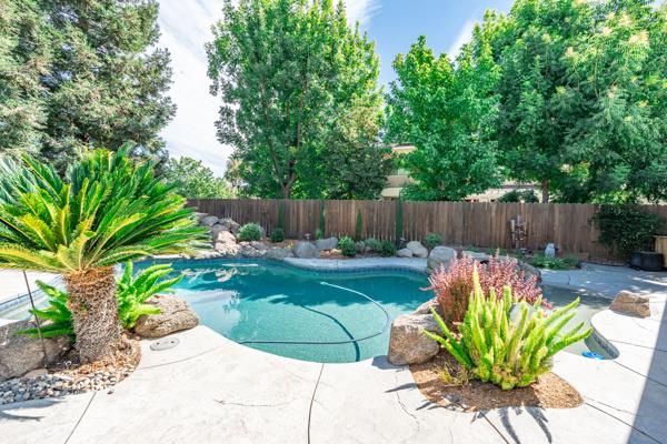 1697 N Jasmine Ave, Clovis, CA 93619